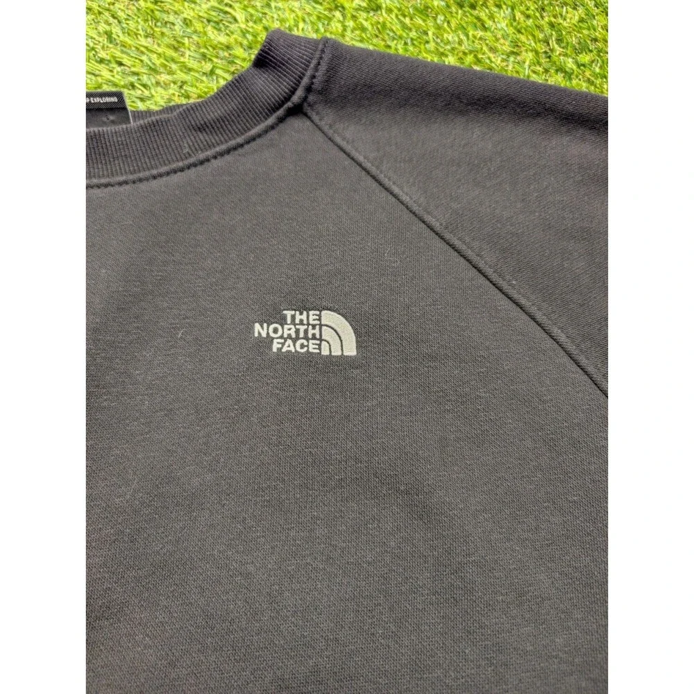 The North Face Men’s M Black Crewneck Sweatshirt Embroidered Logo Pullover